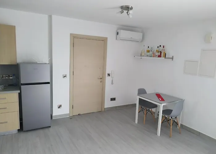 Modern Suite, Xl Balcony, Parking 아파트 *